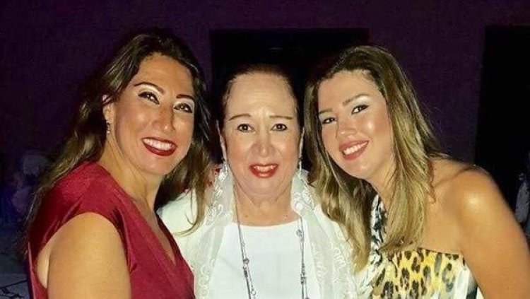 "تايهة وماشية أكلم نفسي".. رانيا فريد شوقي توجه رسالة مؤثرة لوالدتها الراحلة