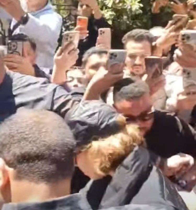 وصول جثمان والد منة شلبي لمسجد الفاروق بالمعادي