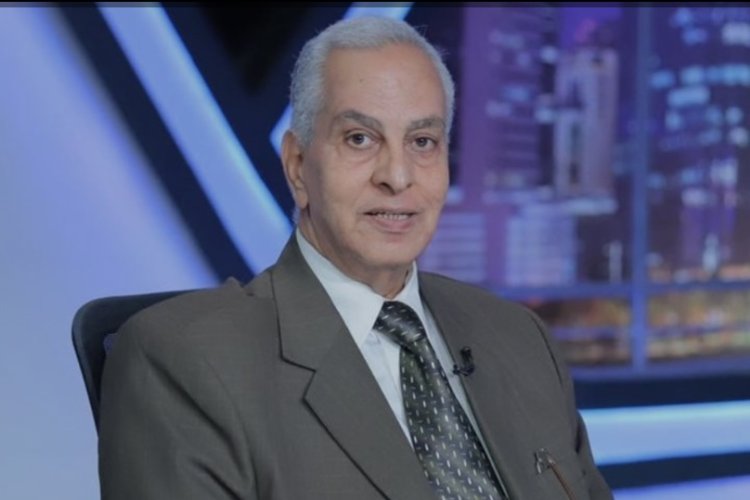 صبري الجندي وزير التنمية المحلية الأسبق يقترح نقل الأشجار السليمة بدلًا من قطعها