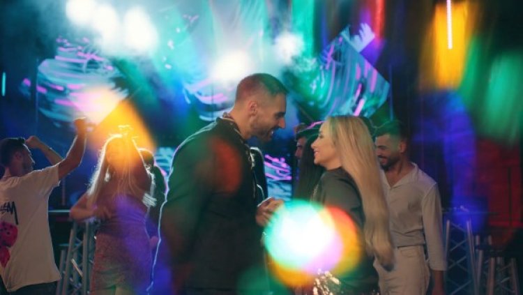 بدعم من والدها المايسترو سليم سحاب.. سارة سحاب تطلق أول كليب لها "إحساس مختلف" 