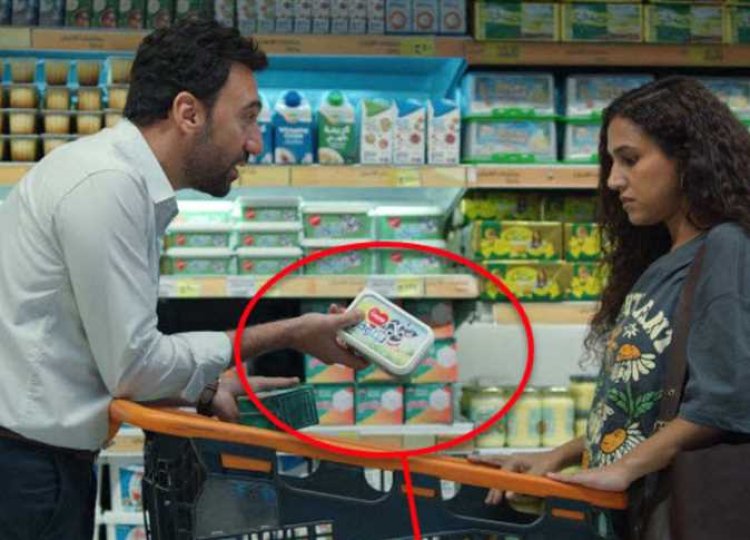 كاتب «كارثة طبيعية» عن مشهد الجبنة: «مهندس الديكور حط صورة كلب مش بقرة»