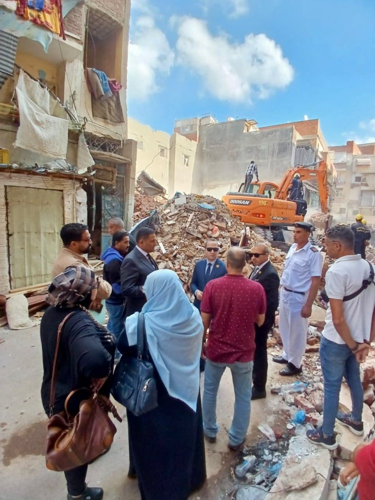 النيابة الإدارية تباشر تحقيقات عاجلة انهيار عقار بحي شرق الإسكندرية وتكلف الإسكان بتقرير فني