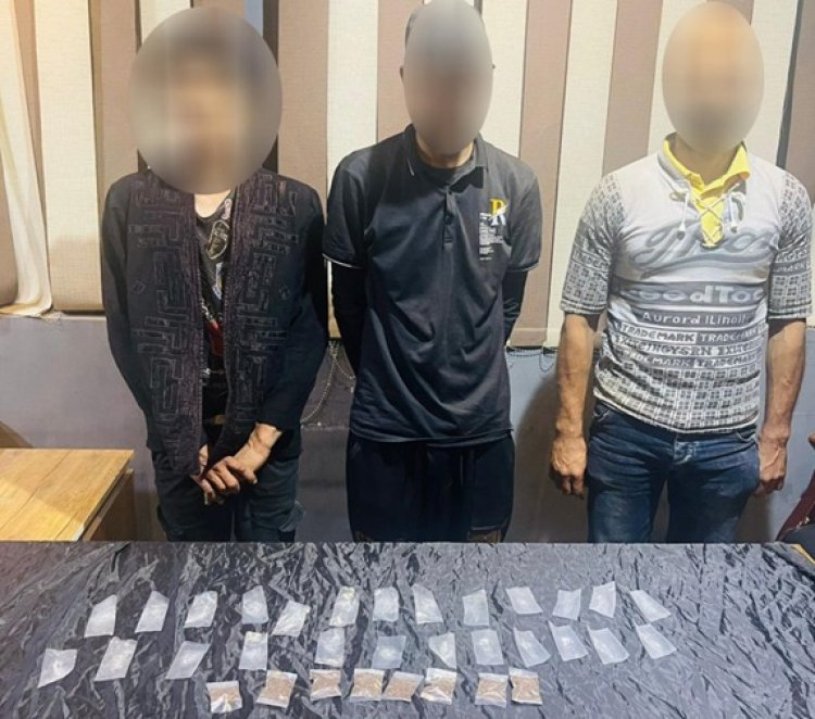 كشف ملابسات فيديو تعاطي شخصين للمواد المخدرة حال استقلالهما أتوبيس نقل جماعي
