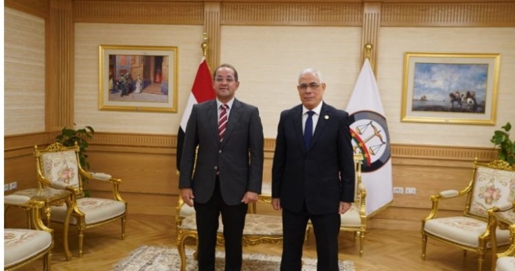 النائب العام يستقبل وزير المالية لإعلان تسليم 200 كيلو ذهب للبنك المركزي 