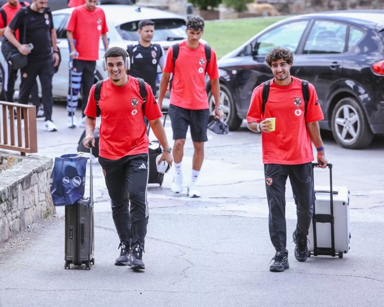 بعثة الأهلي تصل إلى برشلونة استعدادا لكأس "خوان جامبر"
