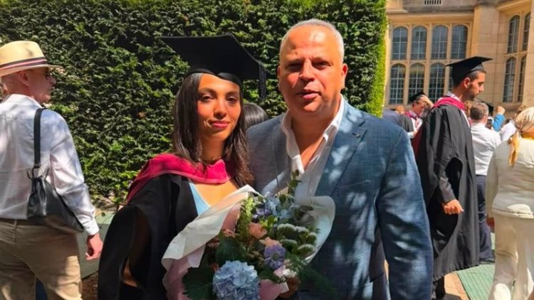 تامر عبدالمنعم يحتفل بتخرج ابنته كارما من الجامعة البريطانية