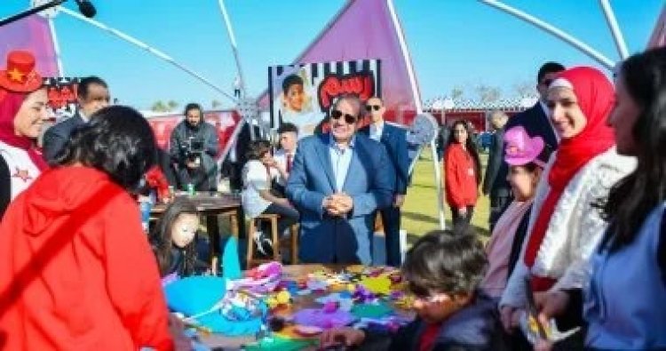 الرئيس السيسي يشارك الأطفال فرحة عيد الفطر ويؤكد تضحيات الشهداء والمصابين لحفظ أمن مصر