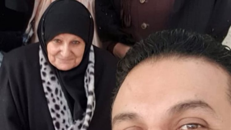 حمادة بركات يقطع إجازته في أمريكا ويعود لمصر لتلقي عزاء والدته