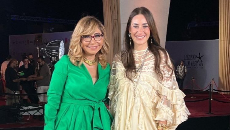 بسبب حلق أمينة خليل.. ماجدة خير الله تهاجم لميس الحديدي: حوار عبثي لا يليق بمهرجان كبير