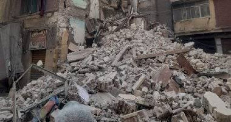 انهيار جزئي بعقار  متهالك مكون من 3 طوابق في مصر القديمة 