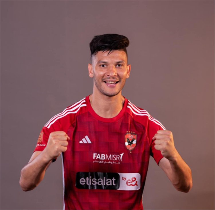 الأهلي يعلن إعارة أشرف داري إلى كالمار السويدي ويتحمل ثلثي راتبه