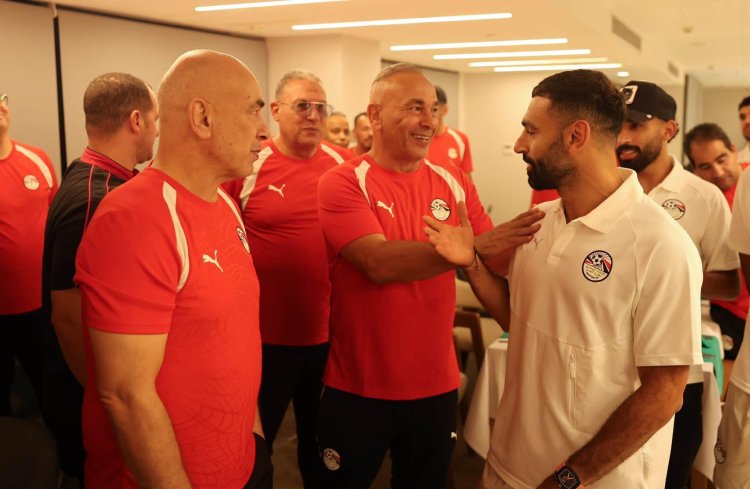 بالصور.. لاعبو المنتخب يحتفلون بتجديد التعاقد مع "التوأم" حتى 2030