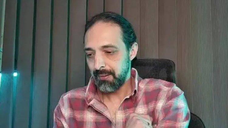 "امي روحت بيتها".. المخرج حاتم فريد يعلن وفاة والدته
