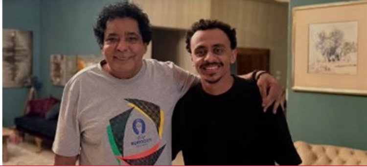 كزبرة يفاجئ جمهوره بصورة مع محمد منير: مجروح من صحابي الفترة دي