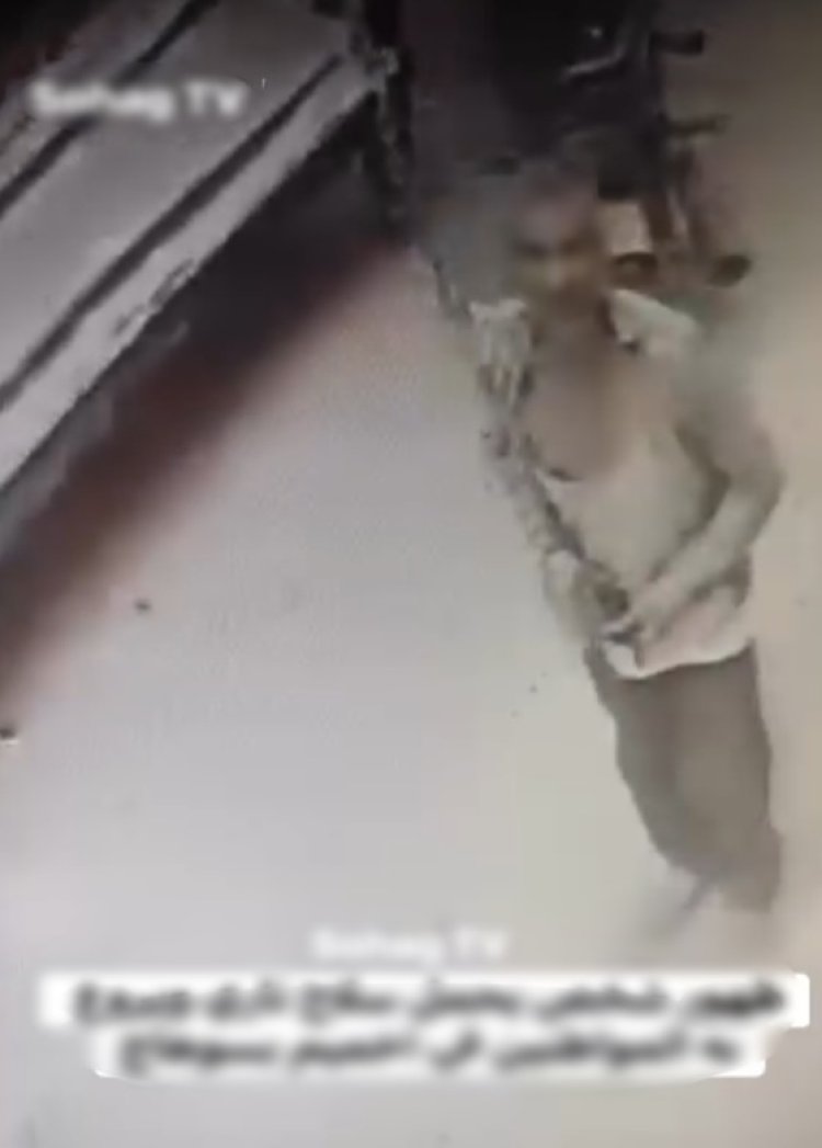 الأمن يكشف تفاصيل فيديو شخص يحمل سلاحًا ناريًا ويسير خلف أطفال بسوهاج