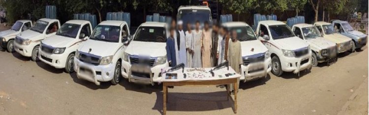 ضبط 11 شخصًا بينهم 6 أجانب بحوزتهم 5 أطنان سولار و11 سيارة ربع نقل بمخزن في أسوان