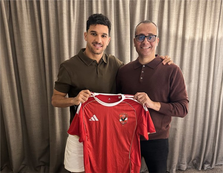 الأهلي يتعاقد مع الجزائري منصف بقرار «3 مواسم»