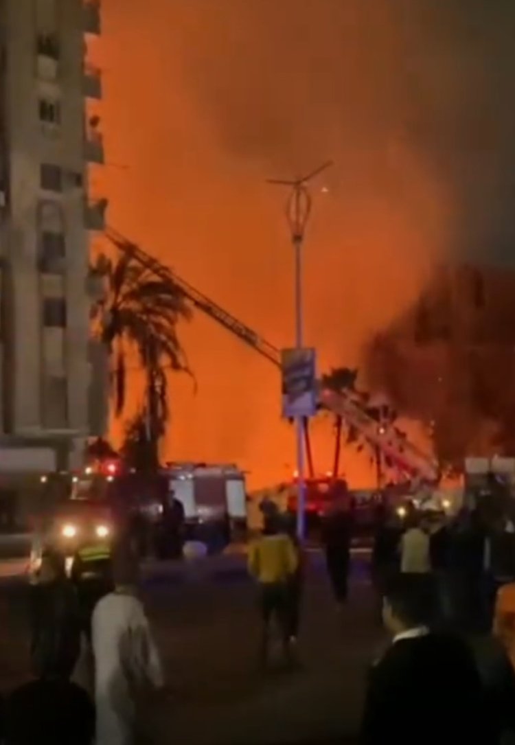 عاجل.. انقلاب سلم هيدروليكى أثناء مساهمته فى إخماد النيران المشتعلة باستوديو الأهرام 