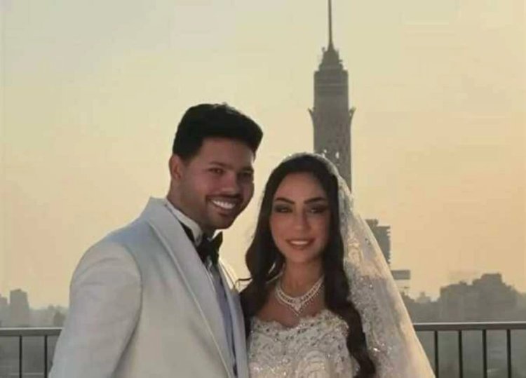 محمد شاهين يحتفل بعيد زواجه الأول.. برسالة رومانسية لزوجته