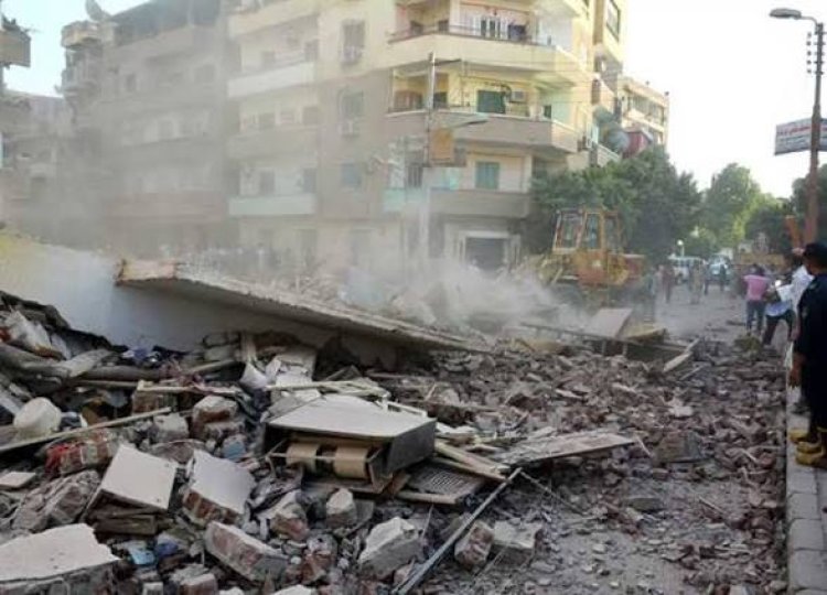 مصرع وإصابة 6 أشخاص في انهيار سقف عقار بالإسكندرية