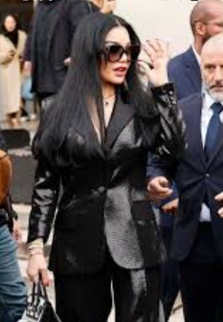 هيفاء وهبي ترتدى 3 ساعات فاخرة  بأسبوع الموضة فى باريس