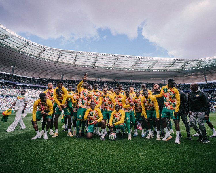 منتخب السنغال يتحدى "الكاف" ويحتفل بكأس الأمم الإفريقية قبل مباراة بيرو | صور