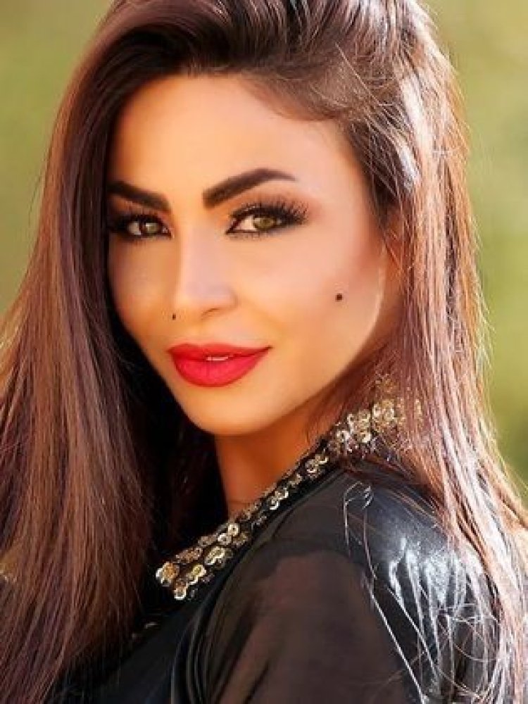 دوللي شاهين تعلن وفاة والدتها وتوجه رسالة مؤثرة