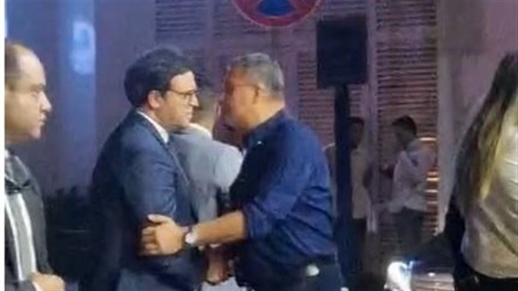 نجوم الفن والثقاقة في عزاء أرملة سيد مكاوي في مسجد عمر مكرم 