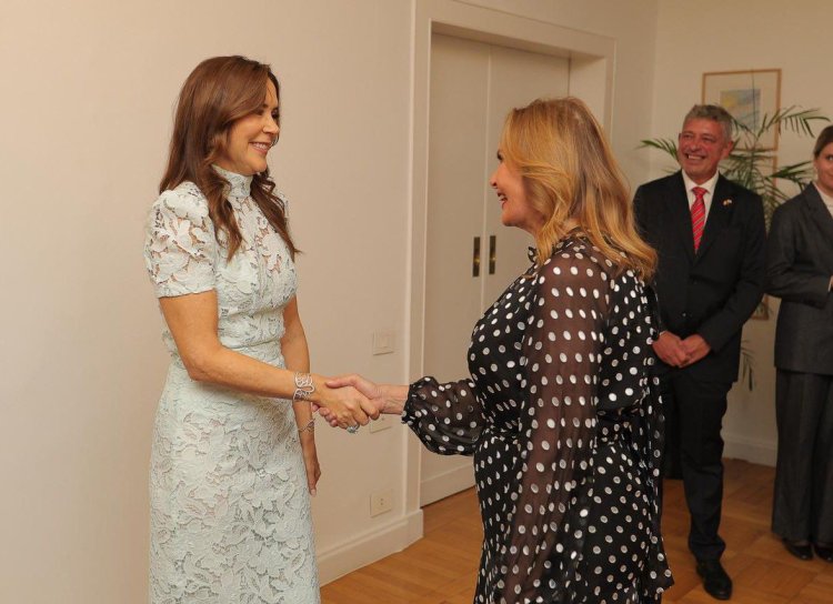 يسرا تحظى بلقاء ملكة الدنمارك عقب حفل افتتاح المتحف المصرى الكبير