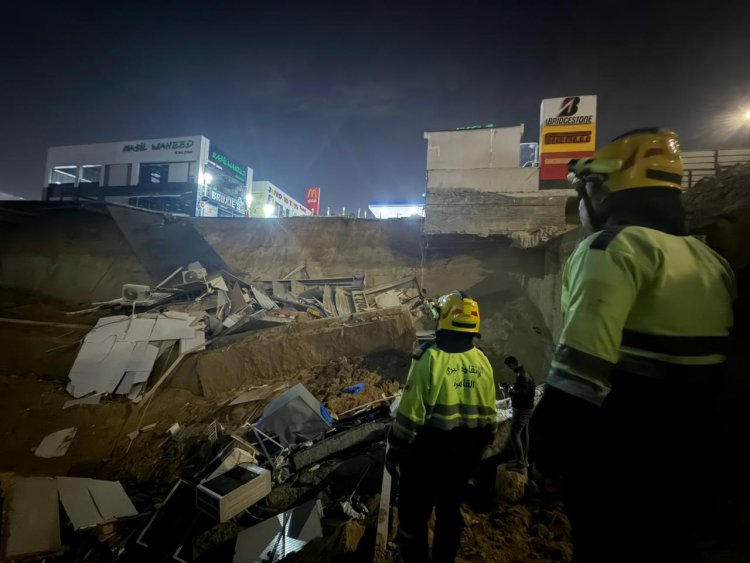  انهيار ارضى داخل محطة وقود فى منطقة التجمع