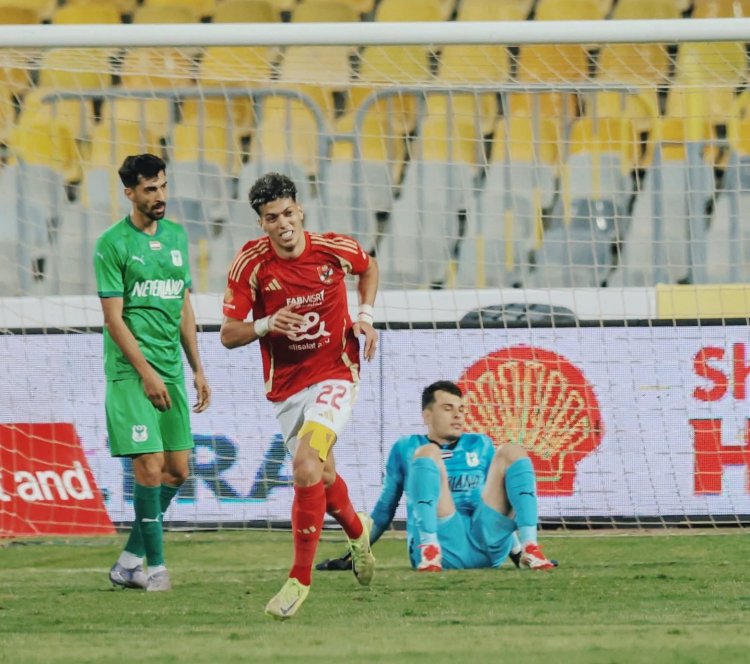 الأهلي يفوز على المصري برباعية ويتصدر الدوري "مؤقتا"