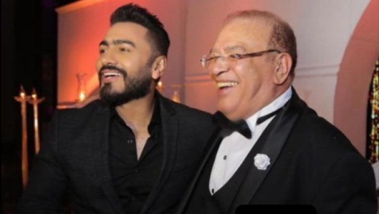 صلاح عبد الله يوجه رسالة مؤثرة إلى تامر حسني