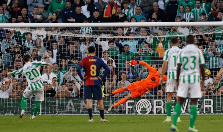 بتعادل مخيب أمام بيتيس.. برشلونة يشعل صراع الصدارة في الدوري الإسباني