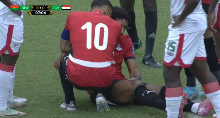 مرموش يغيب عن ديربي مانشستر بسبب إصابة في الركبة