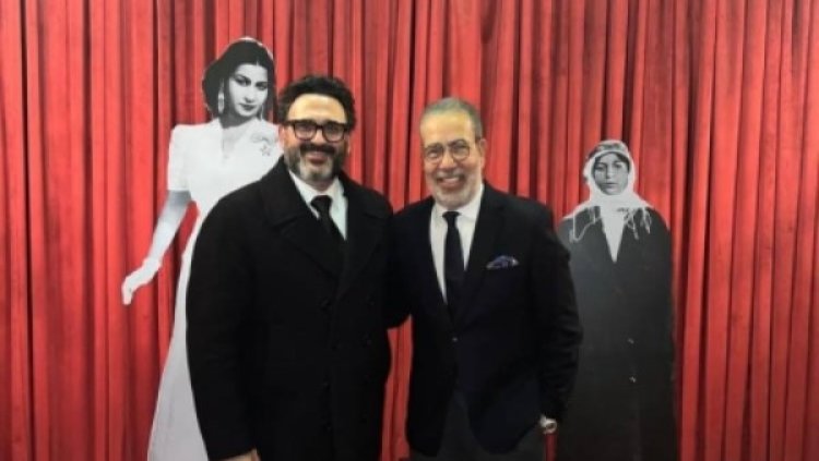 أكرم حسني يشيد بمسرحية «أم كلثوم.. دايبين في صوت الست»: عرض مبهر في كل تفاصيله