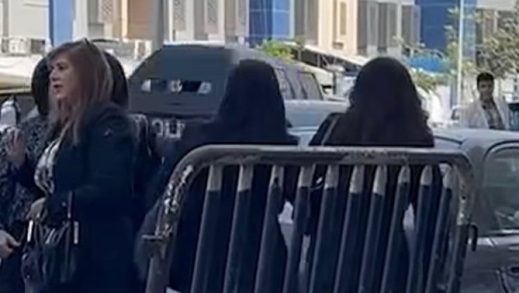 وصول أسرة ميدو لمحكمة الطفل بالأميرية لحضور جلسة محاكمة ابنه في حيازة مخدرات