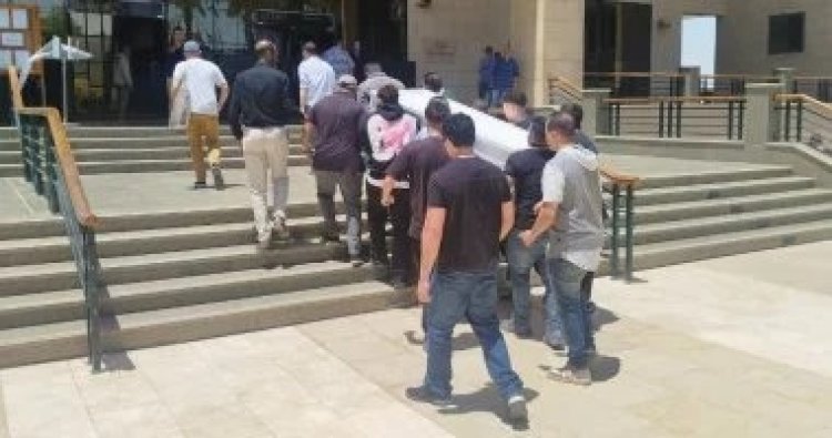 وصول جثمان سهام جلال لمسجد حسن الشربتلي تمهيدًا لصلاة الجنازة