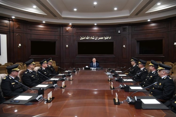 وزير الداخلية يترأس اجتماعاً لقيادات الأمن لمتابعة خطط تأمين احتفالات المواطنين بعيد الفطر 