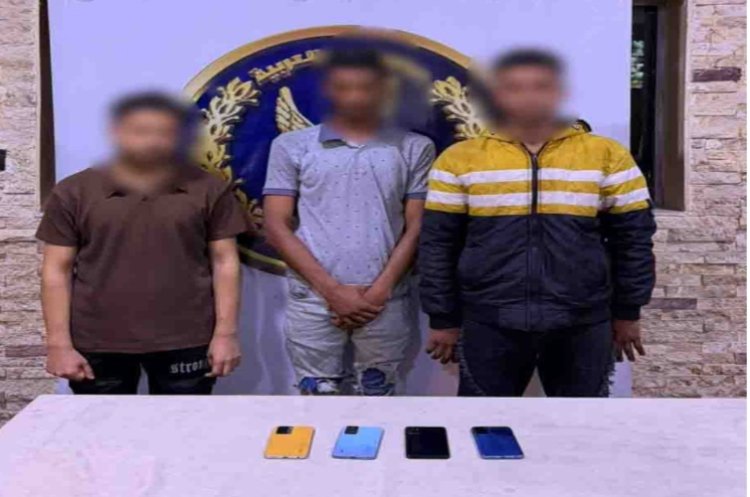 ضبط 4 لصوص بينهم سيدة لقيامهم بسرقة ذهب وهواتف محمولة ومتاجر بالسلام والجمالية والنزهة  (صور)