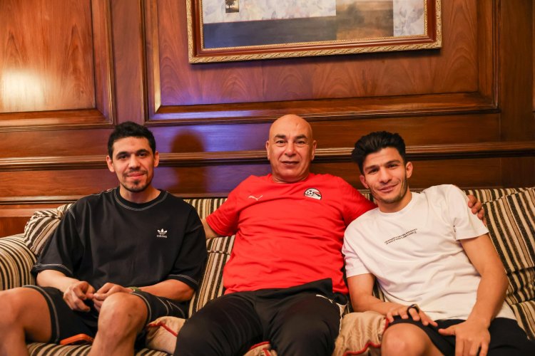 حسام حسن يستقبل محمد حمدي وإسلام عيسى في معسكر المنتخب