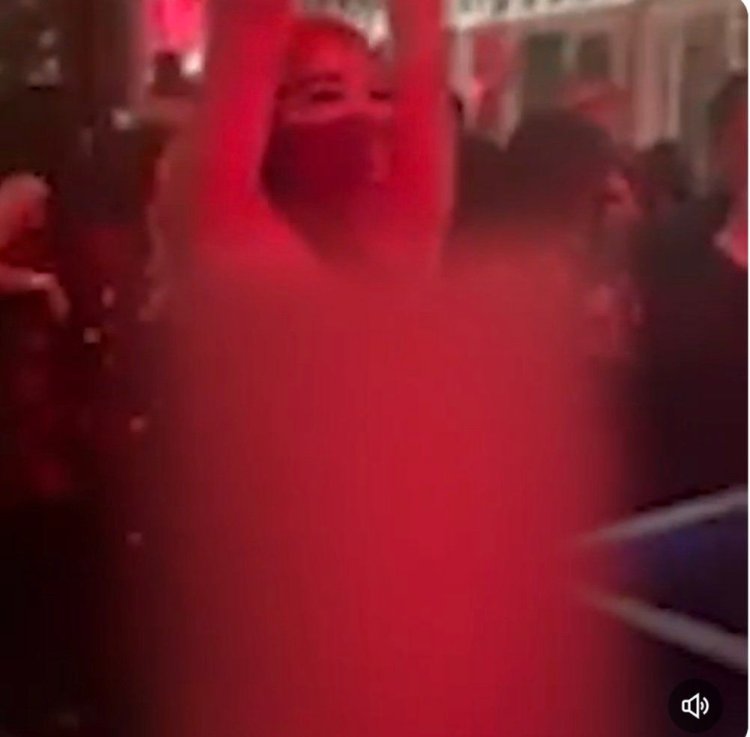 راقصة ترقص فى إحدى مطاعم الأشرفية بدون ملابس تماماً والحكومة اللبنانية تأمر بغلقه وسحب رخصته