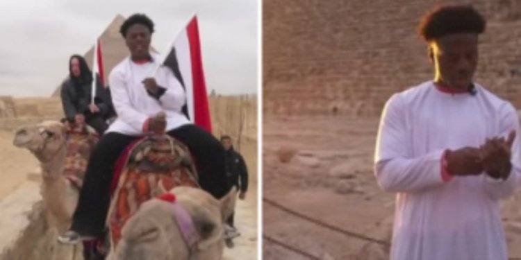 اليوتيوبر الأمريكي «سبيد» يزور الأهرامات مرتديًا قميص منتخب مصر ويرفع العلم