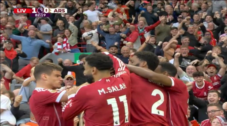 ليفربول يتصدر الدوري الإنجليزي بفوز صعب على آرسنال