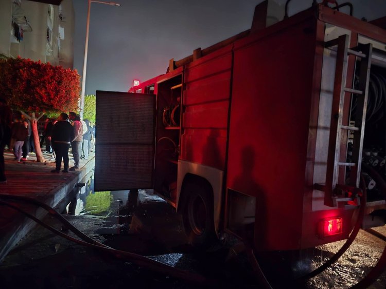 إخماد حريق  شب فى محل تجاري بمنطقة 15 مايو