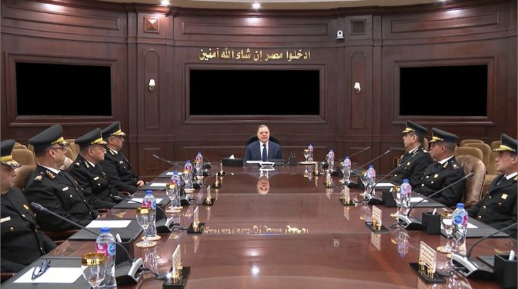 ب"الفيديو كونفرانس"...وزير الداخلية يناقش خطة تأمين رأس السنة الميلادية وأعياد المسيحين مع مساعديه