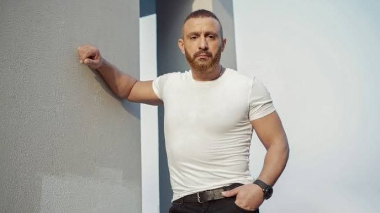 خالد الغندور يوجه رسالة دعم لأحمد السقا بعد نجاته من حادث سير