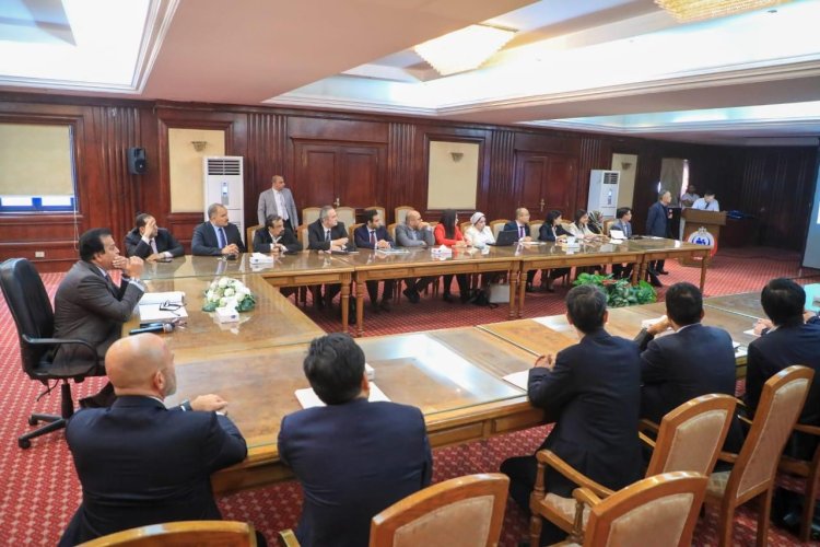 وزير الصحة يبحث مع ممثلي شركة صينية خطوات إنشاء المدينة الطبية