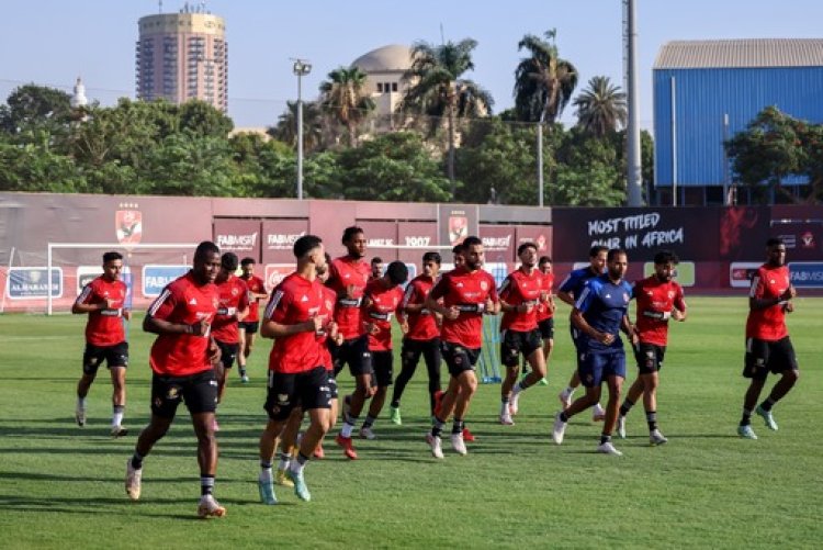 بدون راحة.. الأهلي يواصل تدريباته استعدادًا لمباراة الزمالك