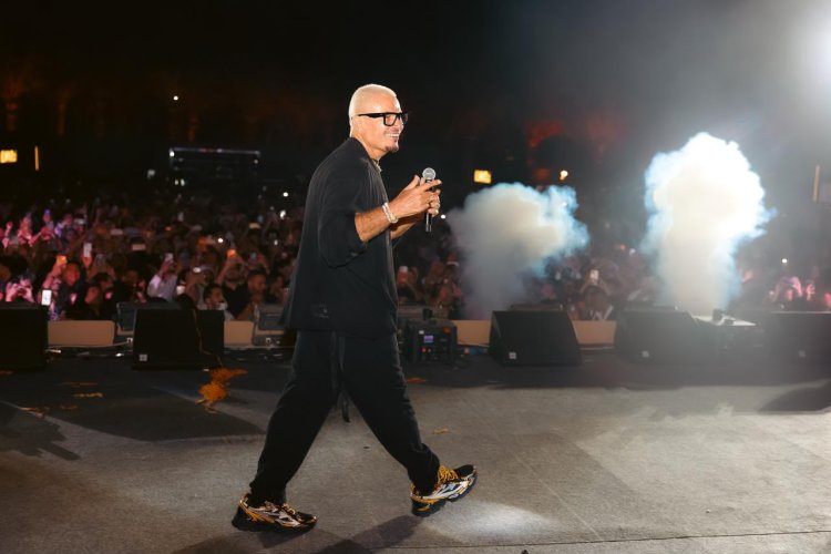 عمرو دياب يتألق في أضخم حفل بمول مصر