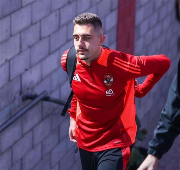 الأهلي يوافق على إعارة جراديشار إلى أوبيست المجري بنية البيع